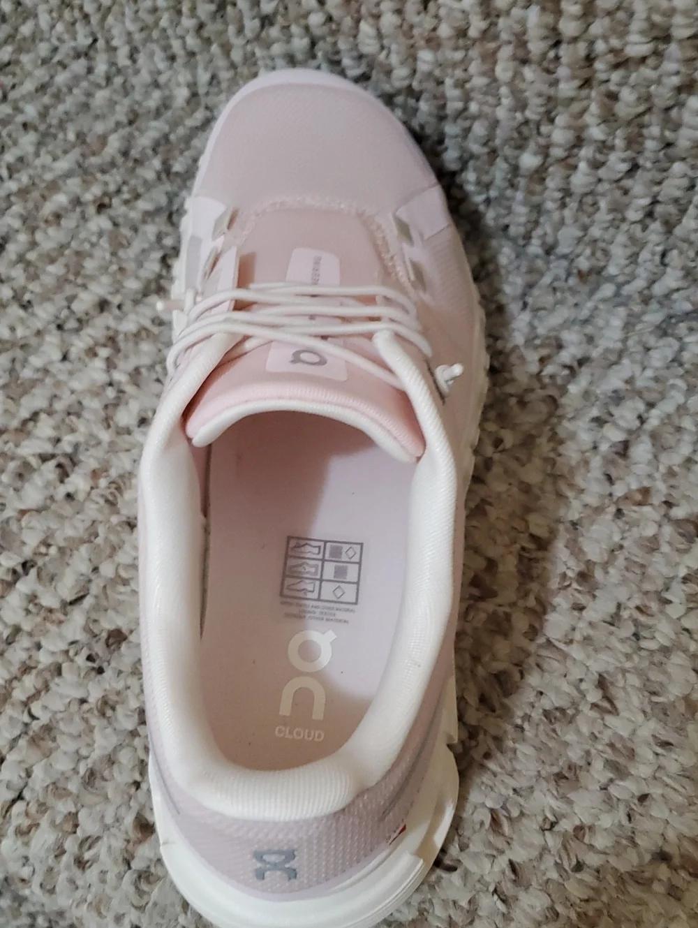 On Running Women's Cloud 6 Shoes in Salt/Gardenia, Size 7.5